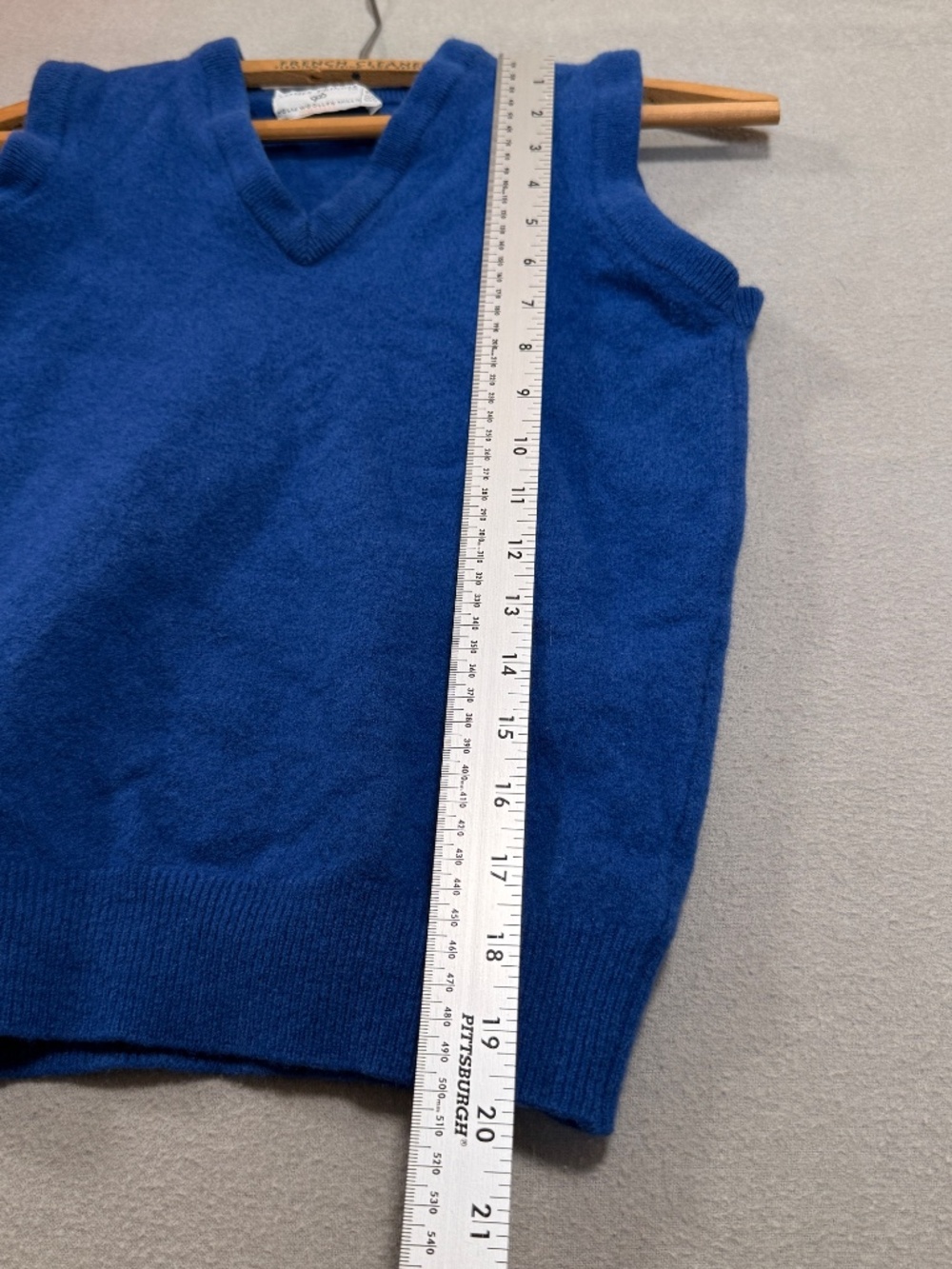 James Pringle Scotland Pure New Wool V-Neck Sweater Vest Royal Blue VTG Men S - Picture 4 of 7